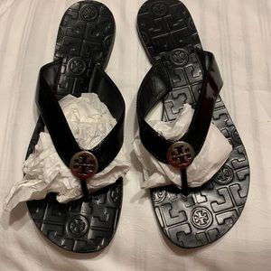 Tory Bruch black flip flops
